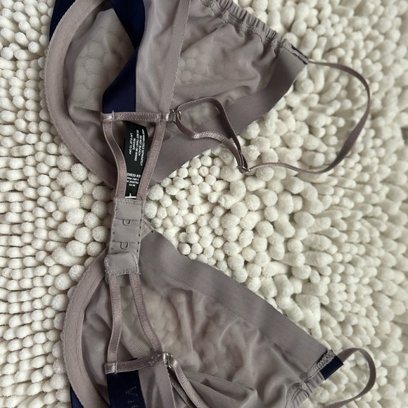 Victoria's Secret Gray and Navy Bra - Picture 5 of 8